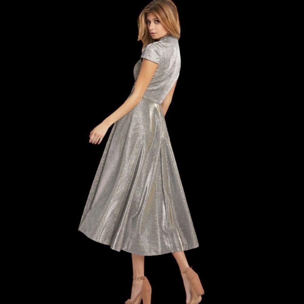 IEENA for MacDuggal Silver Glitter
Formal Dress Size 12